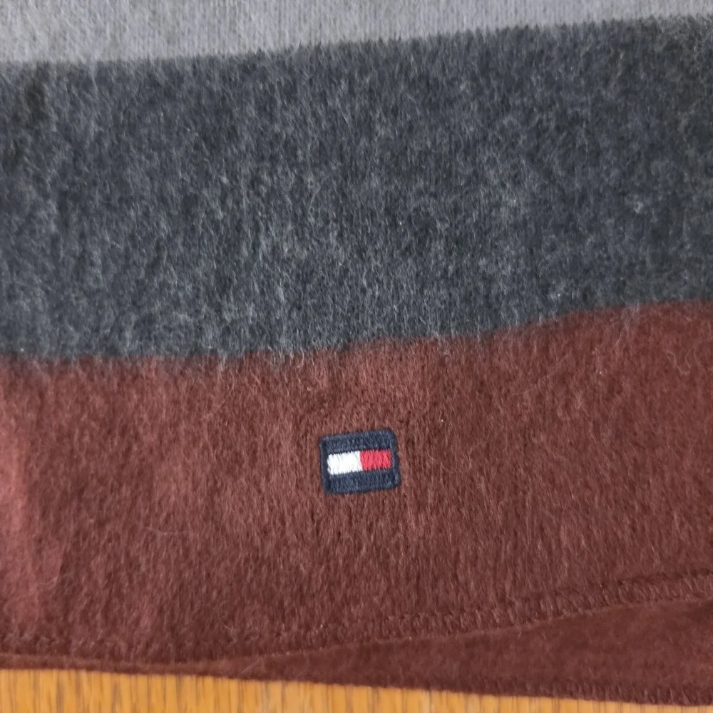 Tommy Hilfiger Men's Scarf  Grey Burgundy New Hat NOT Included $98 Retail